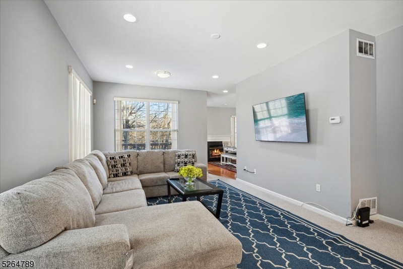 HUNTING  RIDGE - Residential Lease