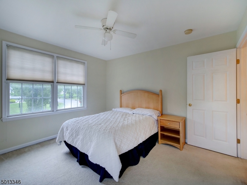 POETS PEAK - Residential