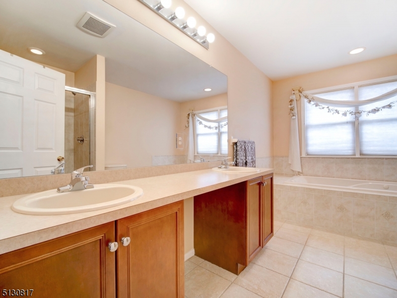 HIUNTERS RIDGE - Residential