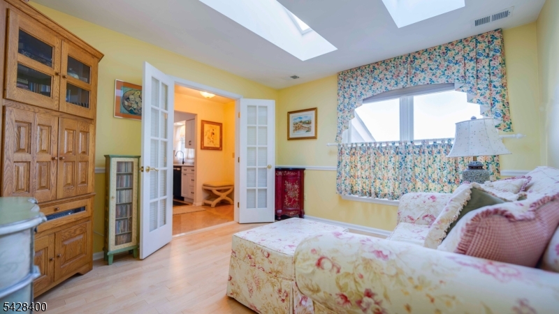 HUNTERS CROSSING - Residential