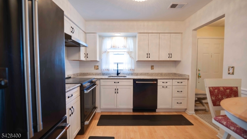 HUNTERS CROSSING - Residential