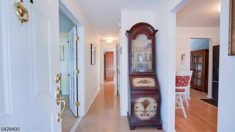 HUNTERS CROSSING - Residential