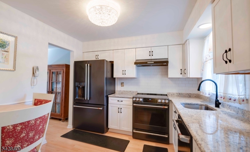 HUNTERS CROSSING - Residential