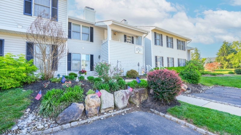 HUNTERS CROSSING - Residential