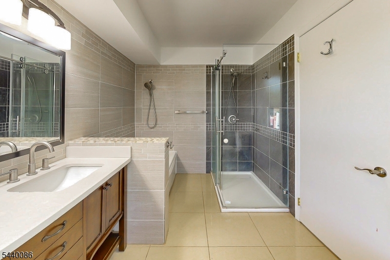 Colonnade Pointe - Residential