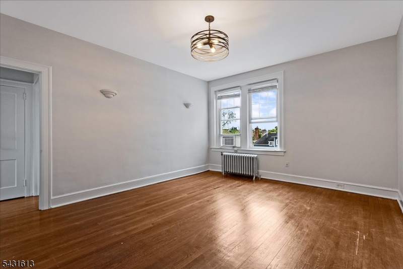 Altamont Ct - Residential