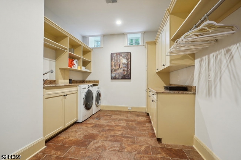 OLD SHORT HILLS - Residential