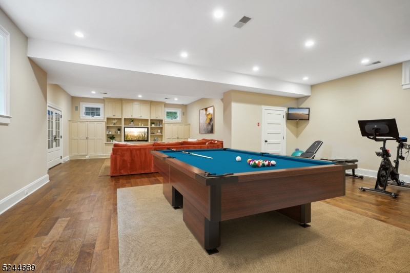 OLD SHORT HILLS - Residential