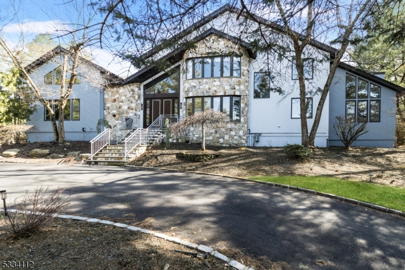 RIKER HILL - Residential