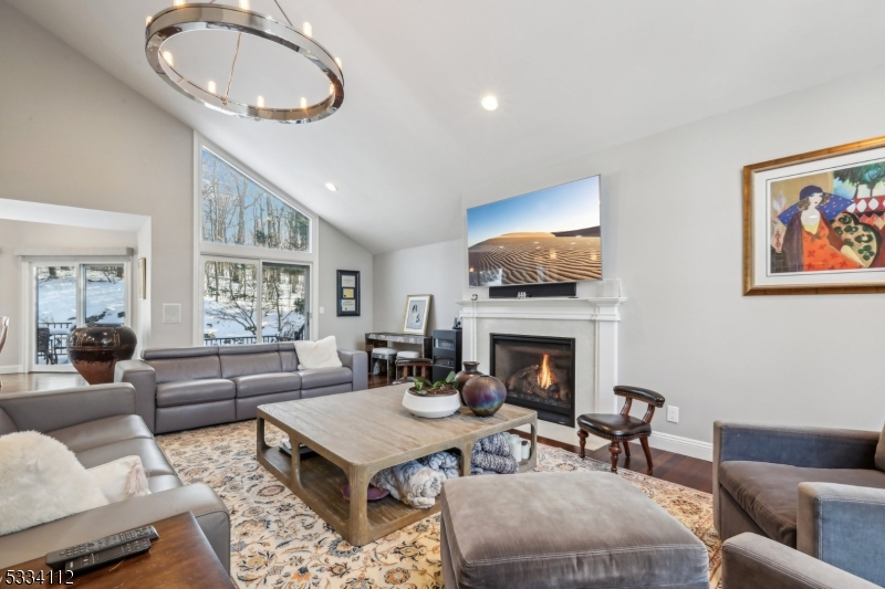 RIKER HILL - Residential