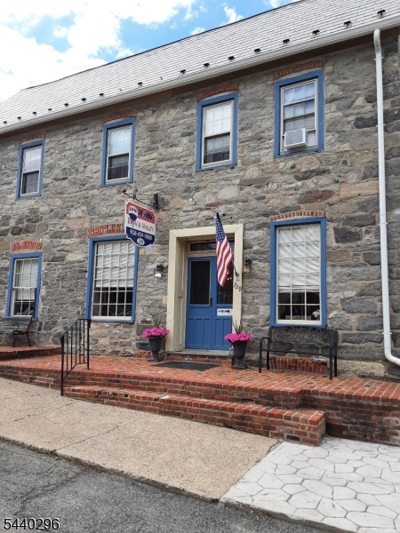 Beautiful Moravian built stone building with renovated 2 floor renovated apartment in the charming town of Hope.  Minutes to Route 80, shopping & restaurants.