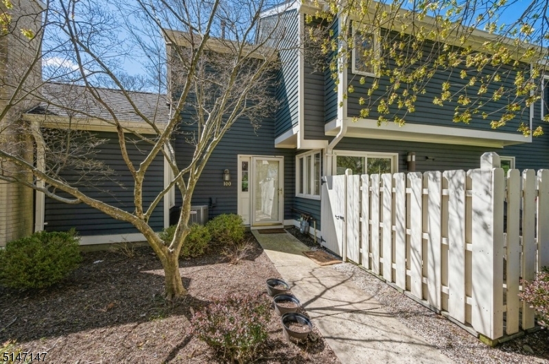 LORD STIRLING VILLAGE - Residential
