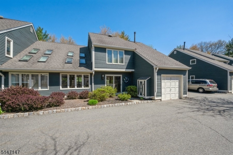 LORD STIRLING VILLAGE - Residential