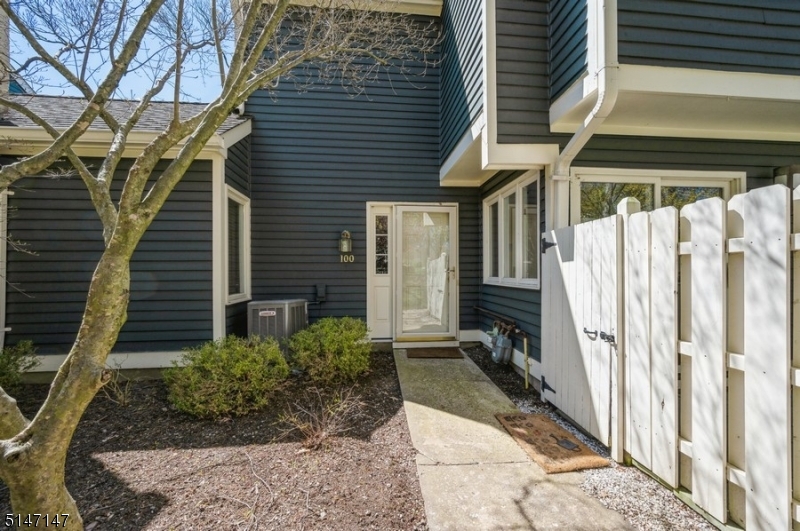 LORD STIRLING VILLAGE - Residential