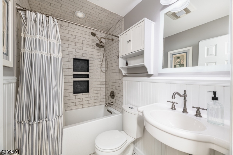 Barry Lakes - Residential