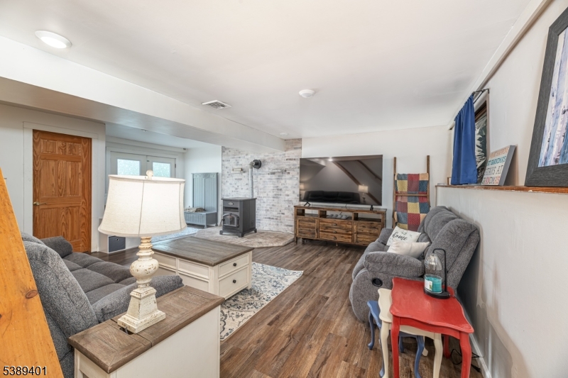 Barry Lakes - Residential
