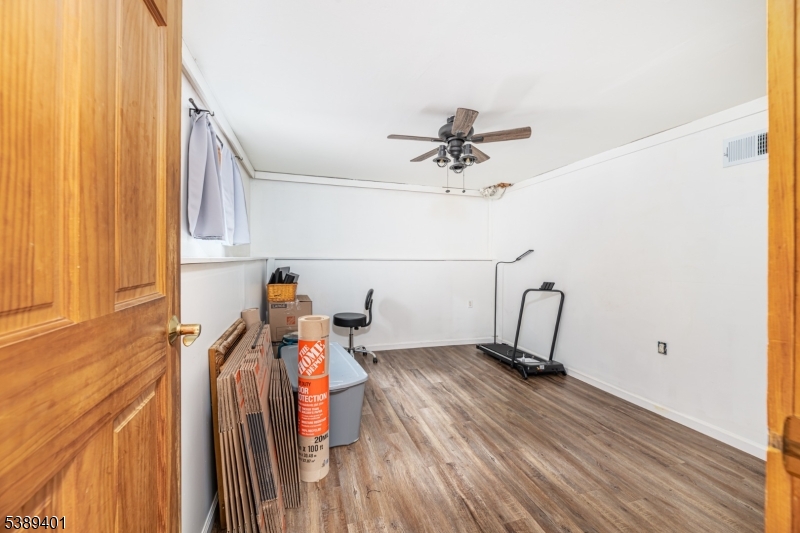 Barry Lakes - Residential