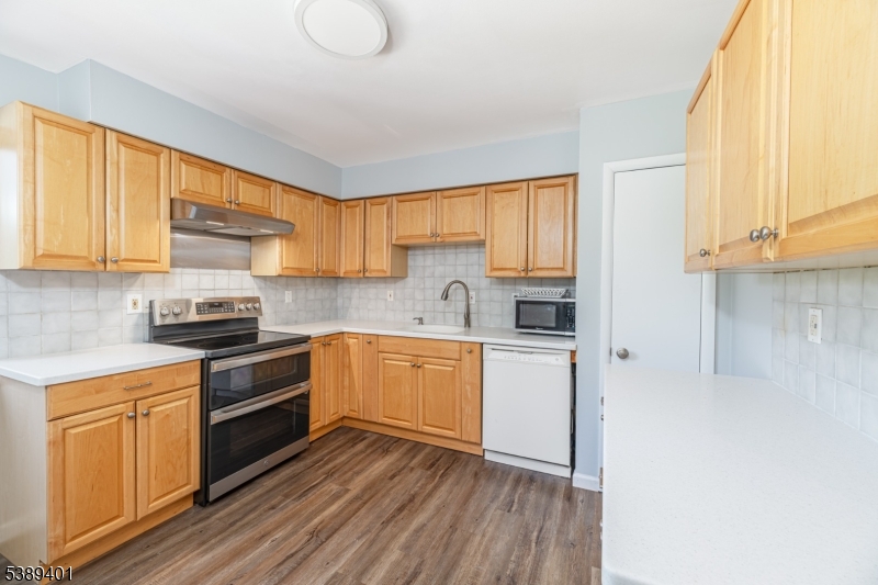 Barry Lakes - Residential