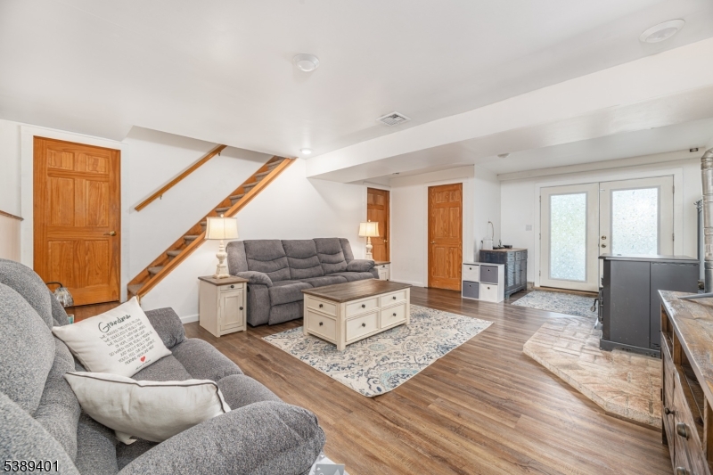 Barry Lakes - Residential