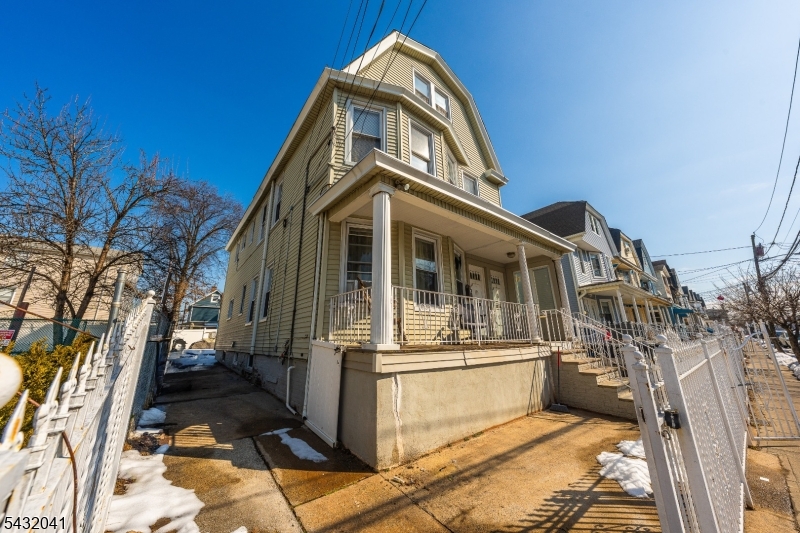 North Elizabeth - Residential Income