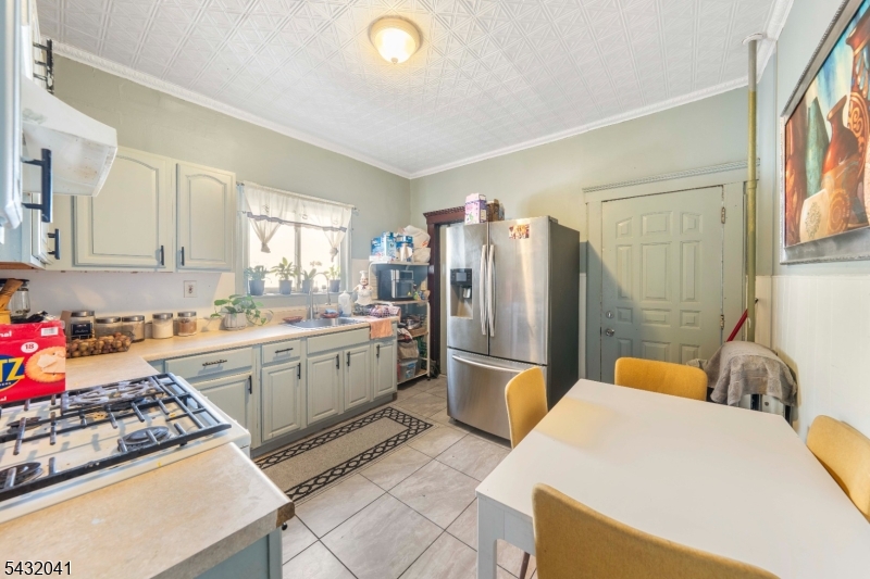 North Elizabeth - Residential Income
