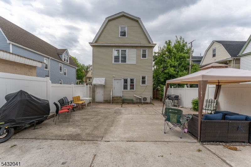 North Elizabeth - Residential Income