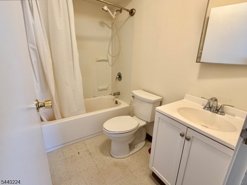 OAK RIDGE / MILTON - Residential Lease