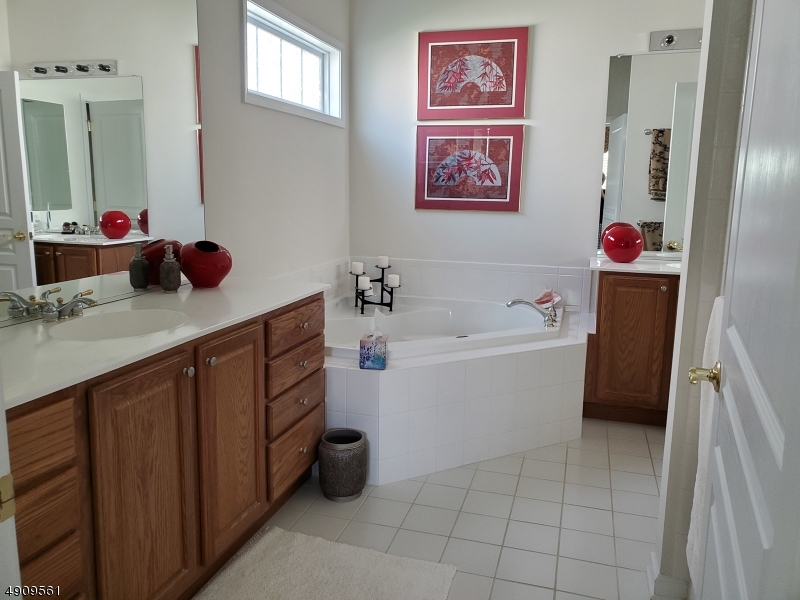 SOMERSET RUN - Residential