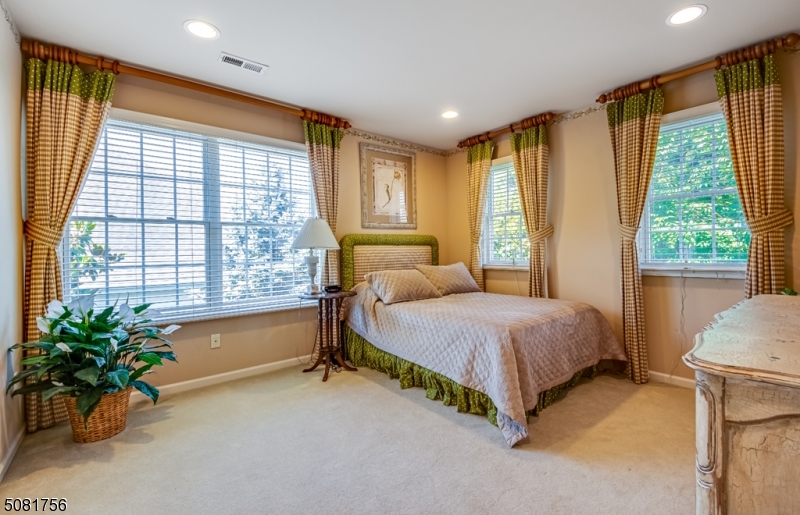 Hawk Pointe - Residential