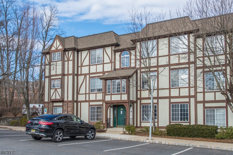 Move right into this bright and spacious 3 bedroom,end unit condo. Enter into an open concept foyer to living room w/gas fireplace and lots of light from the slider to deck with view. From the living room you'll find a large eat in kitchen w/tons of light from all the windows including a herb garden window over the sink. Tastefully updated finishes including stainless steel appliances,quartz countertops & large island make this a kitchen you won't want to leave. In addition this home offers a large master bedroom en suite w/spacious walk in closet & 2 additional bedrooms which share another full bath. A commuters dream location too, minutes to Convent Station train stop & minutes to downtown historic Morristown w/shops, restaurants & theaters. Lots to Love!