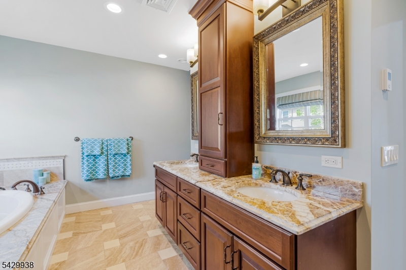 Royal Estates - Residential