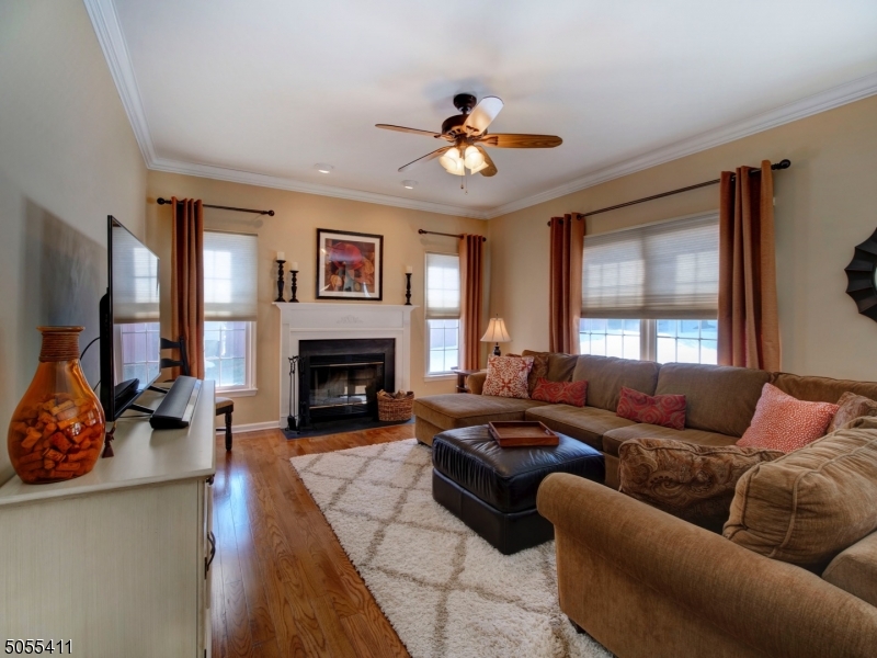 POETS PEAK - Residential
