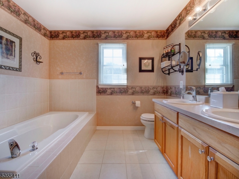 POETS PEAK - Residential