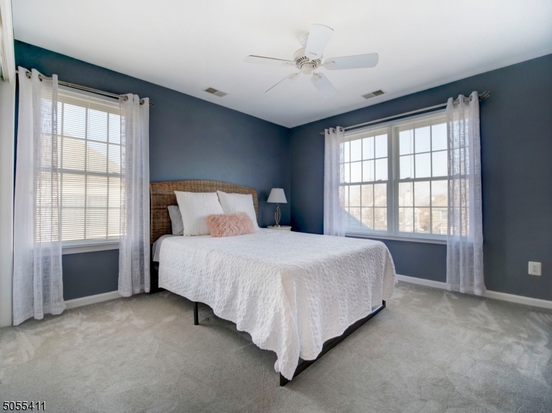 POETS PEAK - Residential
