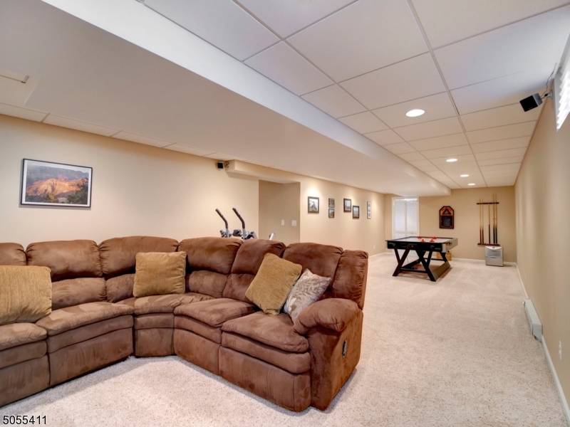 POETS PEAK - Residential