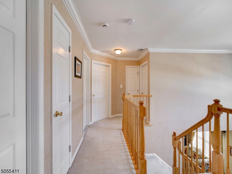 POETS PEAK - Residential