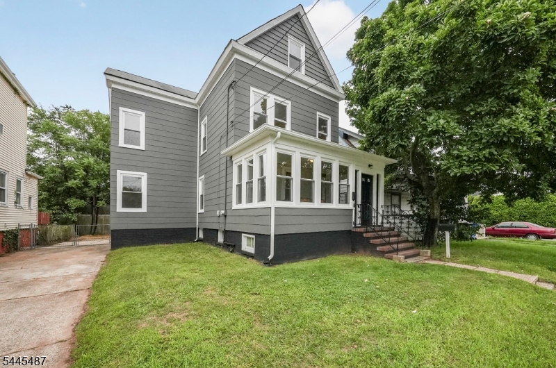 Welcome to 678 Ridgedale Ave, Woodbridge! This beautifully renovated 4-bedroom, 1.5-bath home is move-in ready and offers modern updates throughout. Features include gleaming hardwood floors, a beautifully updated kitchen with contemporary finishes, renovated full and half bathrooms, spacious bedrooms, and an abundance of natural light. Enjoy a generously sized backyard perfect for entertaining, relaxing, or play. Conveniently located near schools, shopping, restaurants, parks, major highways, and public transportation, making commuting a breeze. A perfect opportunity to own a beautifully updated home in a highly desirable Woodbridge location. Don?t miss this one!