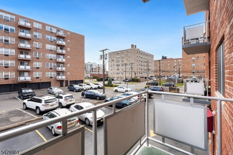 Jefferson Towers - Residential