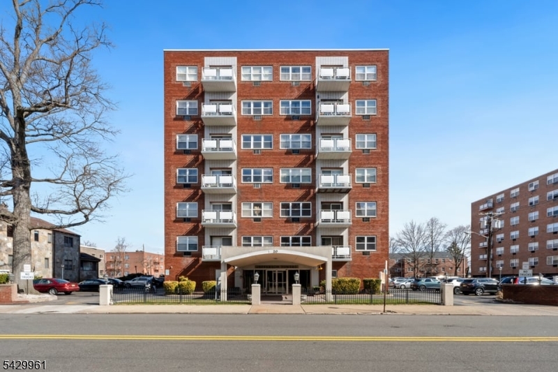 Jefferson Towers - Residential