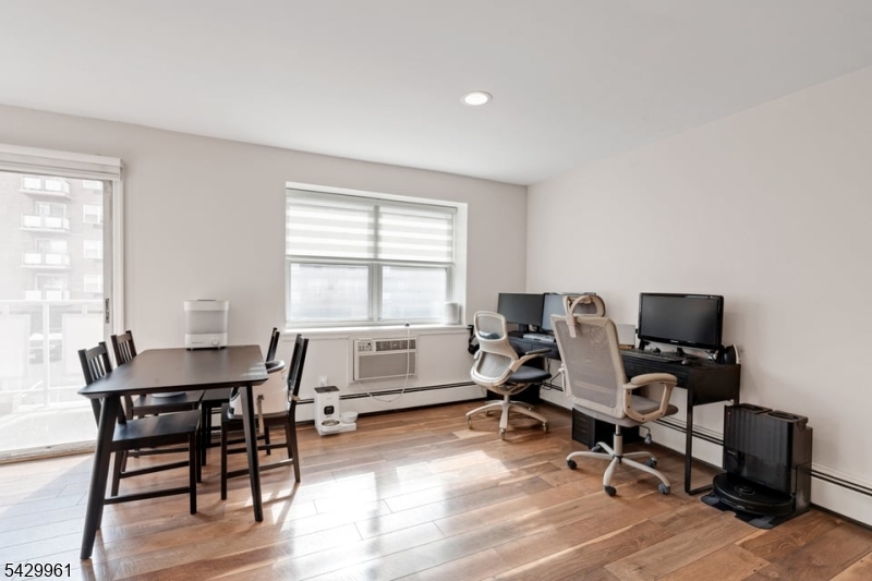 Jefferson Towers - Residential
