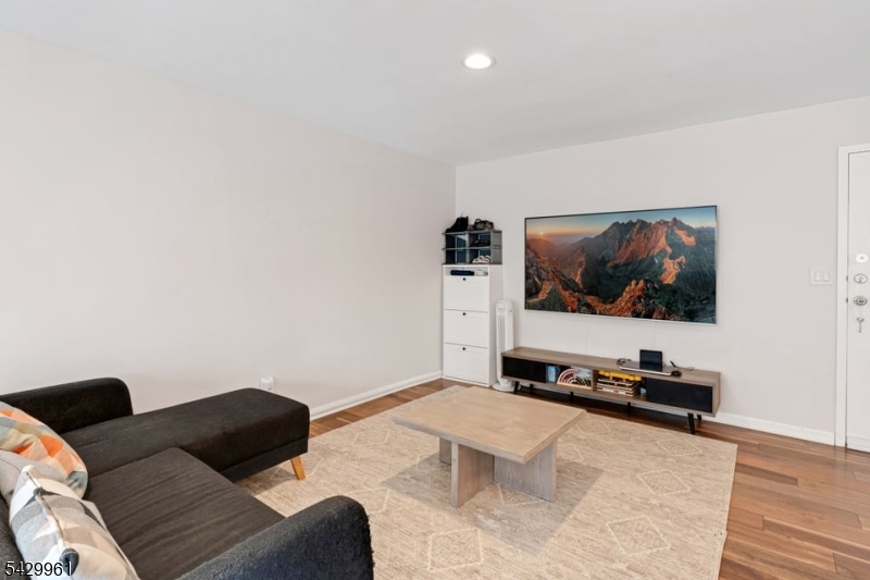Jefferson Towers - Residential