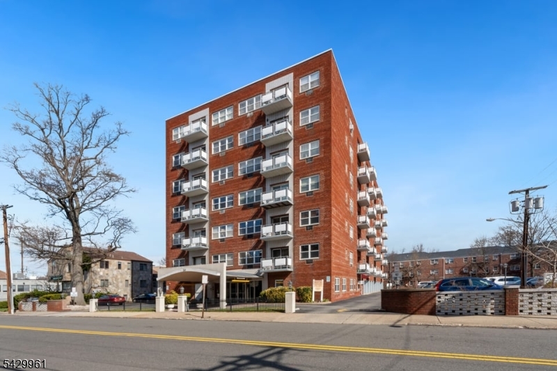Jefferson Towers - Residential
