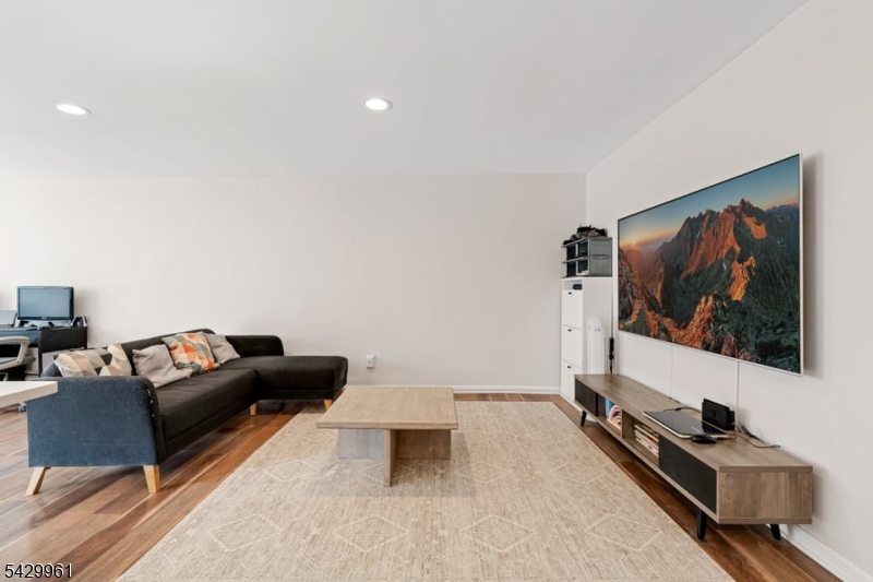 Jefferson Towers - Residential
