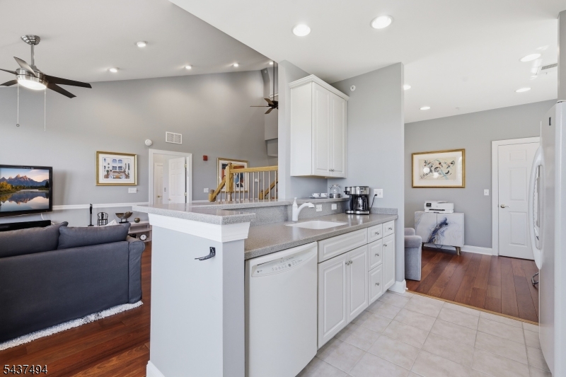 Four Seasons - Residential