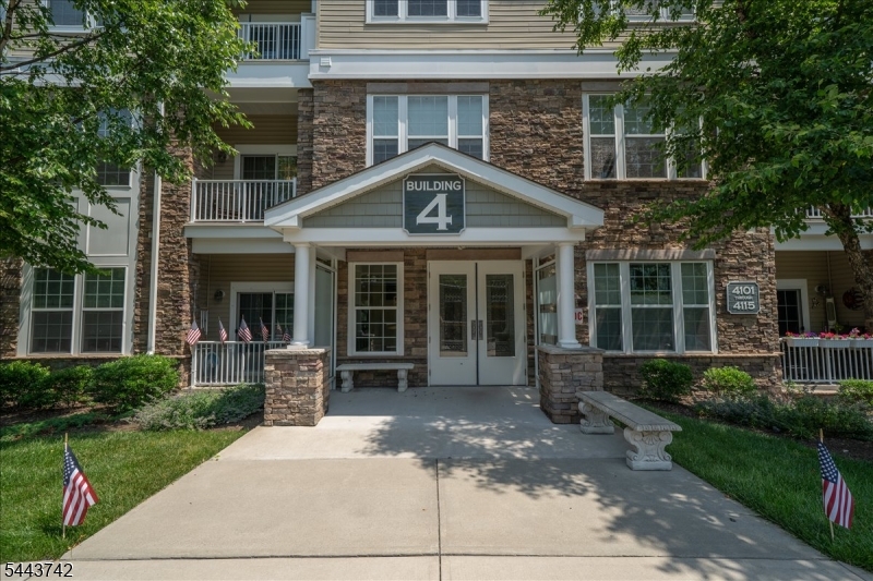 Fox Ridge at Greenbriar - Residential