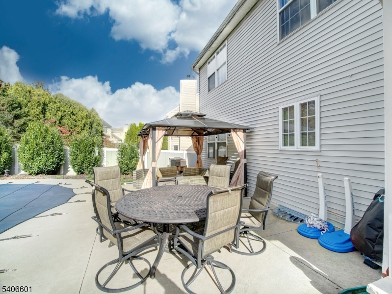 POETS PEAK - Residential