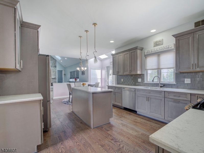 POETS PEAK - Residential