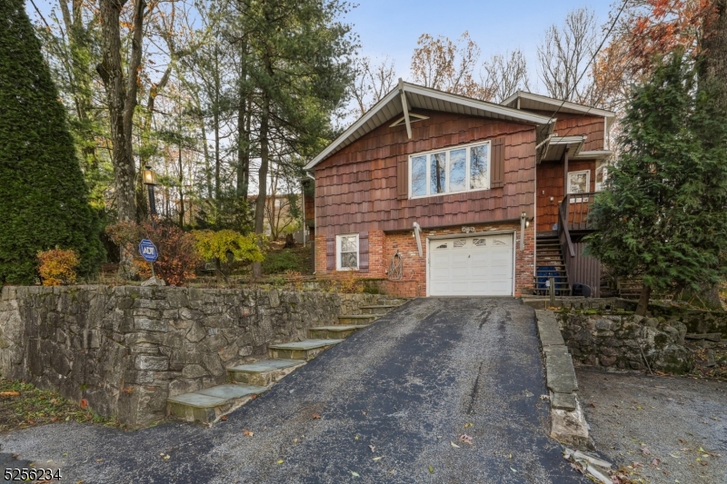Don't miss this chance to grab this 3 bedroom custom home in this desirable neighborhood. Convenient for shopping and close to major highways. Perfect opportunity to make this home your own.