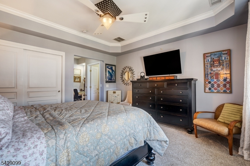TOP FLR DEEDEDGARAGE BEAUTY - Residential