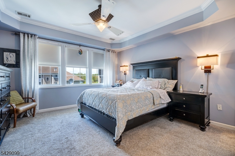 TOP FLR DEEDEDGARAGE BEAUTY - Residential